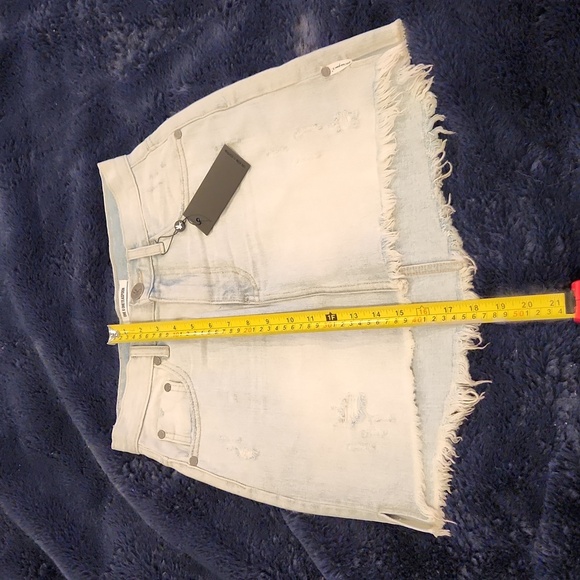 Super light wash, distressed two tone One Teaspoon skirt size 26! - Picture 10 of 10